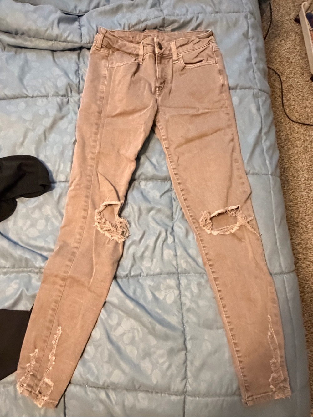 Ripped Skinny Jeans in Faded Taupe